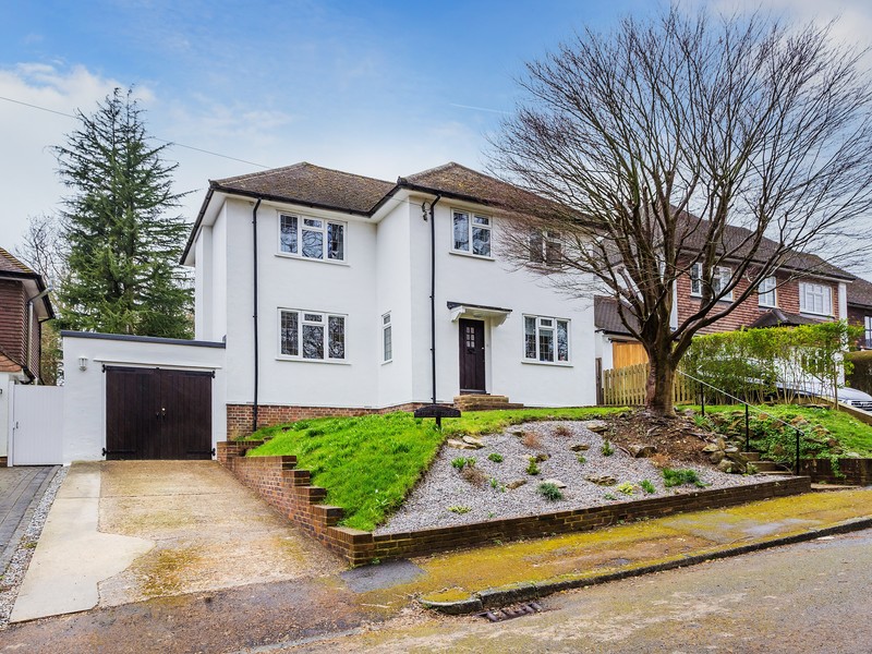 5 Bed House Detached To Rent in Reigate